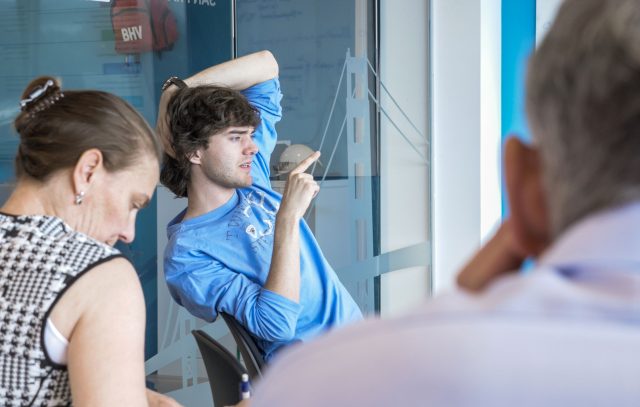 Lonneke Holierhoek (COO), Boyan Slat (Founder & CEO) and Jos Huijbregts (CFO) discuss details over first system procurement.