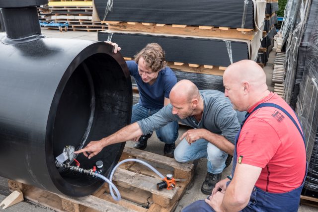 Leak detection procedure on the floater, July 2017