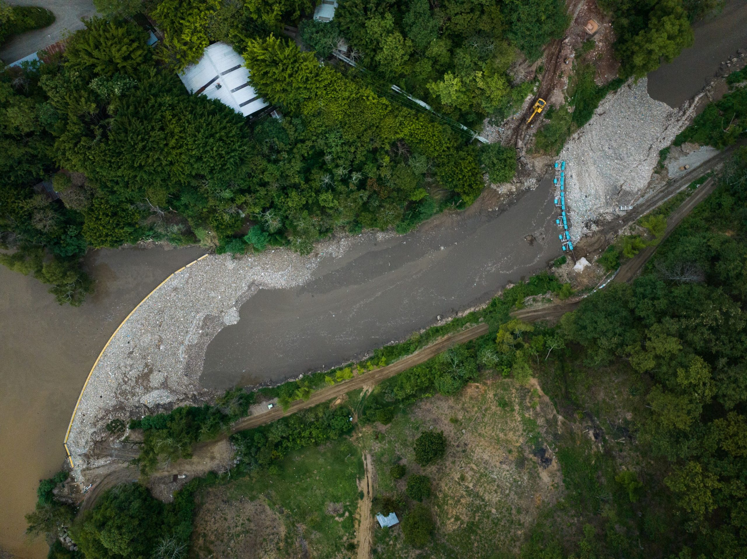 Barricade Interceptor tiene un comienzo prometedor en Guatemala antes de las primeras inundaciones estacionales • Comunicado de prensa • Limpieza del océano