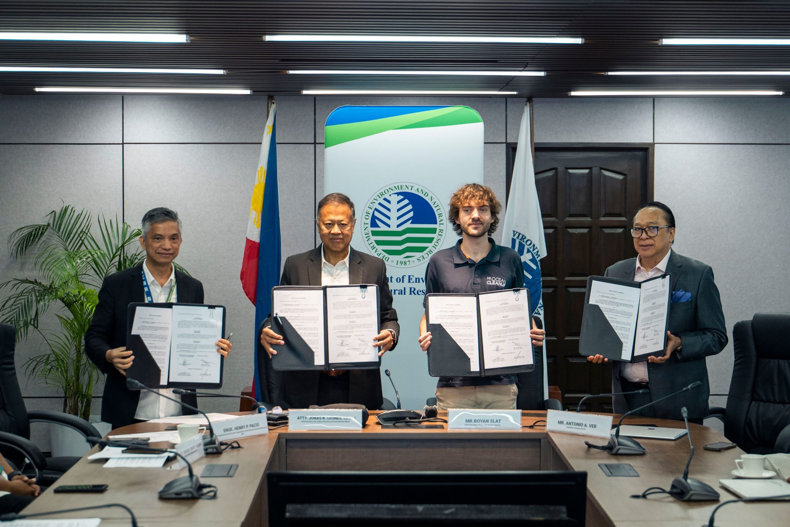 The Ocean Cleanup forges alliance with Philippine Government | Press Release | The Ocean Cleanup