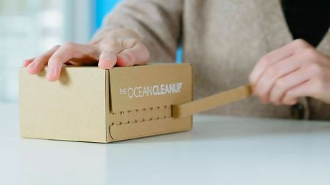 Recycled cardboard shipping box