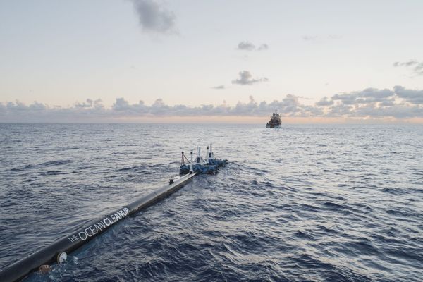 System 001 towed out to the Great Pacific Garbage Patch for trial, September 2018