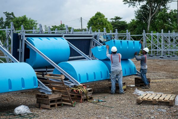 Assembly of Interceptor 021 barriers in El Quetzalito, Guatemala