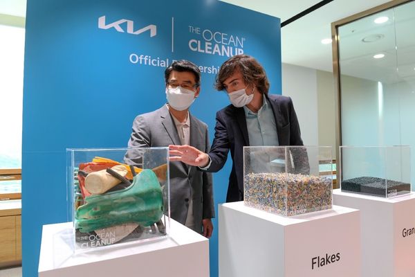 Ho Sung Song, President and CEO of Kia Corporation, and Boyan Slat, Founder and CEO of The Ocean Cleanup