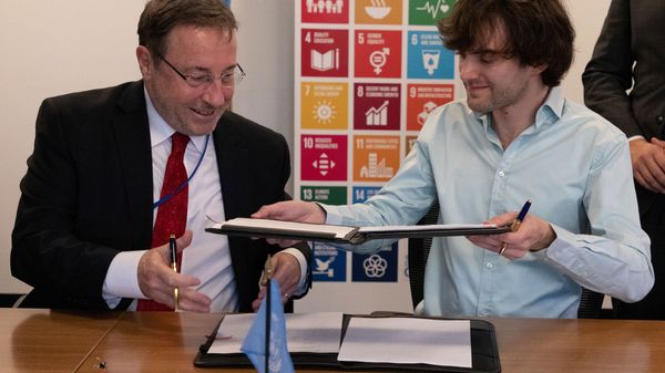 UNDP Administrator Achim Steiner and The Ocean Cleanup founder & CEO Boyan Slat sign the Memorandum of Understanding at UN Headquarters in New York.