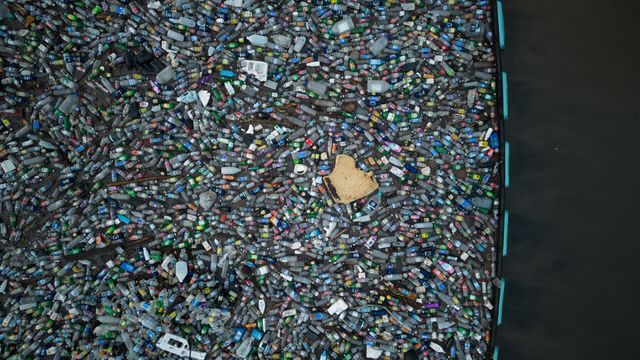 river waste, river pollution