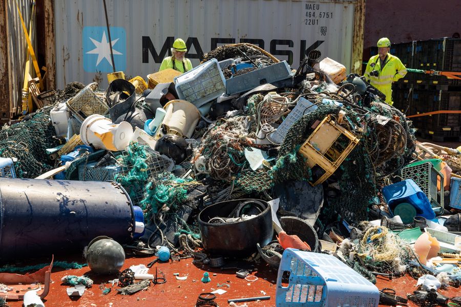 Plastic catch onboard the support vessel, after emptying the retention zone of System 002. The catch is later sorted and put into containers.