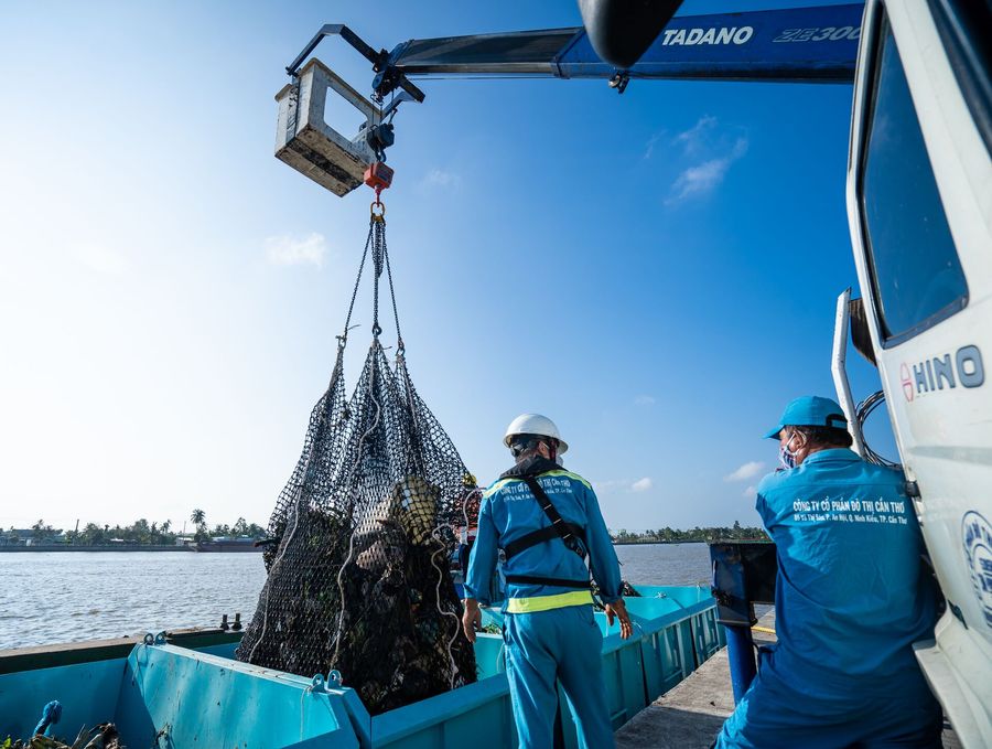 Offloading trash from Interceptor 003 in Vietnam