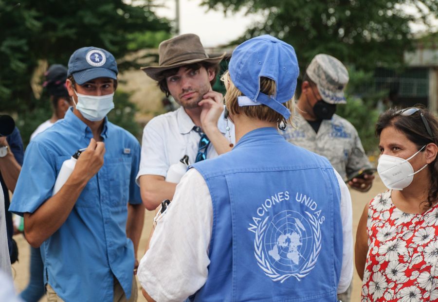 UNDP representative Inka Mattila and Founder and CEO of The Ocean Cleanup Boyan Slat in Dominican Republic