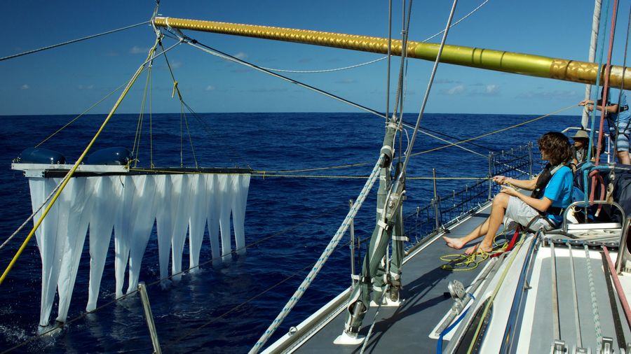 #03 - Lowering the Multi-Level-Trawl in the ocean