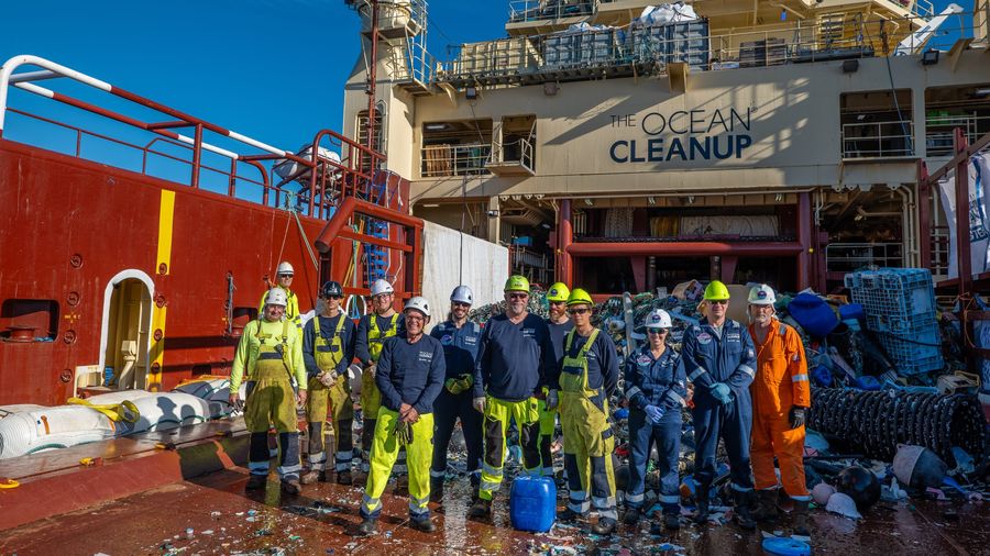 Team photo of crew on board with System 03